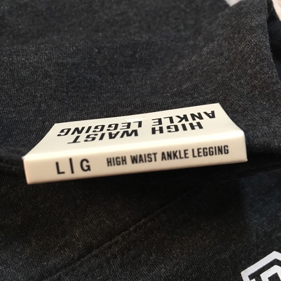 1 Left❗️New~ VS Pink Nation Yoga Legging - Picture 8 of 8